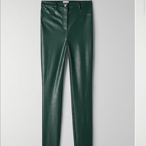 Aritzia Wilfred Charm Pant in Dark Green color